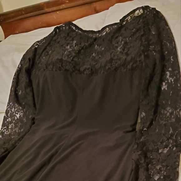 Black Lace Top Evening Gown - Picture 6 of 6